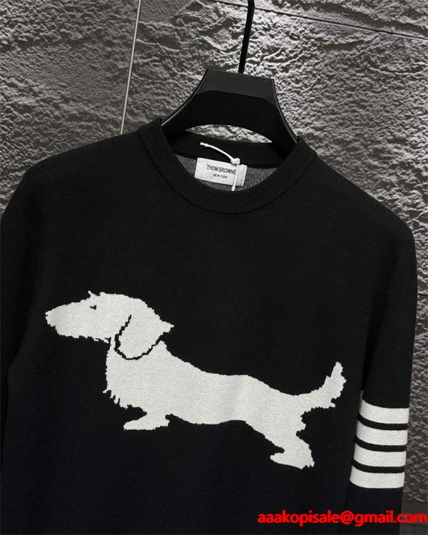 グレー × ブラック Thom Browne 偽物 2025秋冬対応 定番 2 色 ダックスフント刺繍 セーター トムブラウン