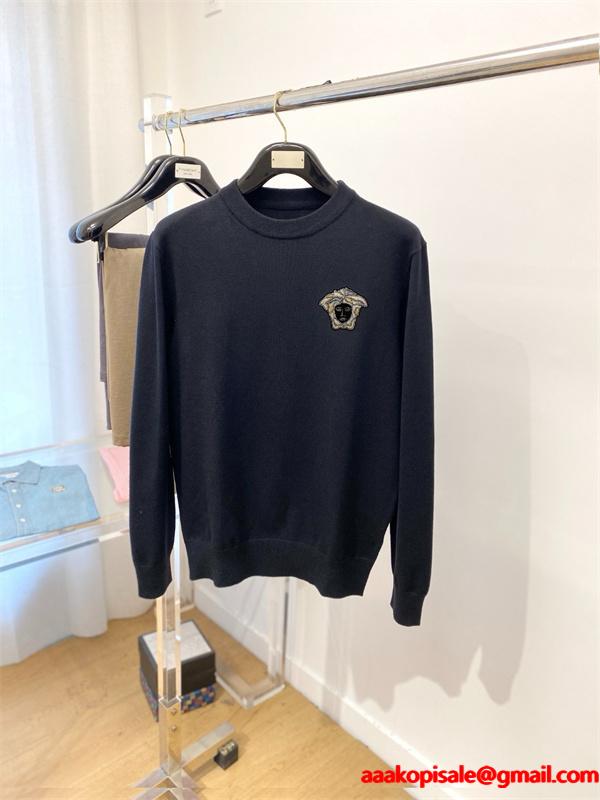 VERSACE スーパーコピー 保温効果 2025秋冬定番 上質 ホワイト バッジ刺繍 パーカー ヴェルサーチ
