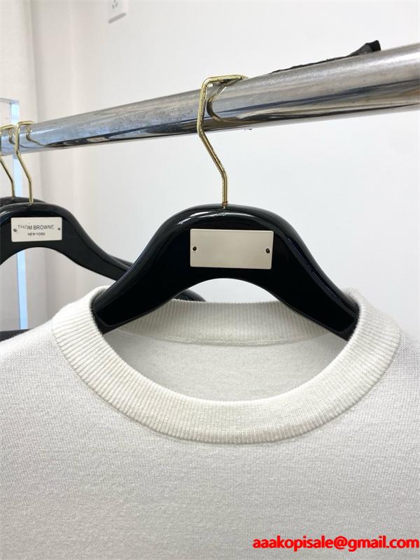 VERSACE スーパーコピー 保温効果 2025秋冬定番 上質 ホワイト バッジ刺繍 パーカー ヴェルサーチ