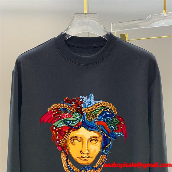 2025秋冬おすすめ 新作 ブラック × ホワイト カラフルメデューサ刺繍 長袖Tシャツ ヴェルサーチ VERSACE 偽物