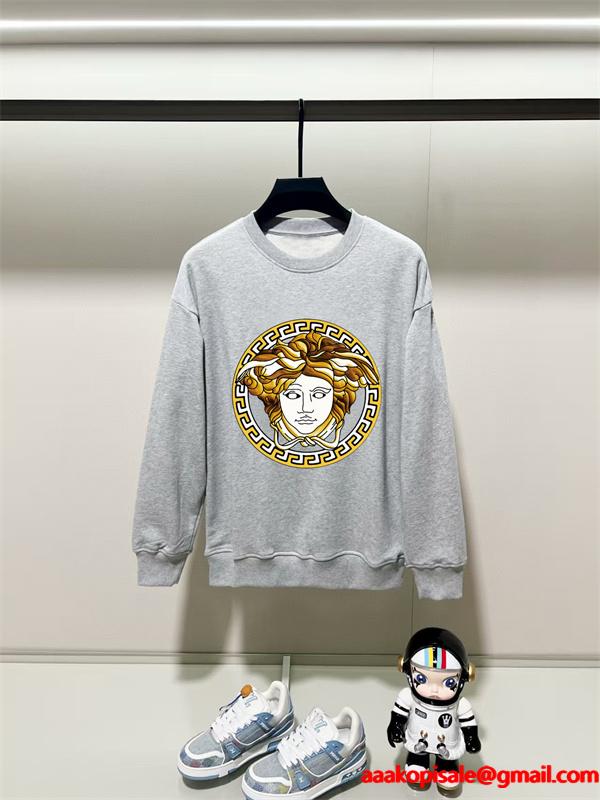 ブラック ゴールドメデューサ柄 パーカー ヴェルサーチ VERSACE スーパーコピー 2025秋冬マストハブ セール 