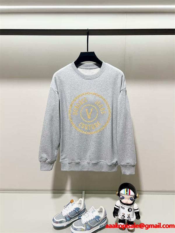  2025秋冬コレクション レア ブラック ゴールド V チェーン柄 パーカー ヴェルサーチ VERSACE 偽物