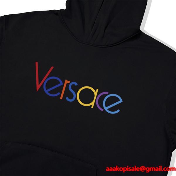 2025秋冬ミューズ カラフル ブラック × ホワイト 虹色ロゴ パーカー ヴェルサーチ VERSACE スーパーコピー