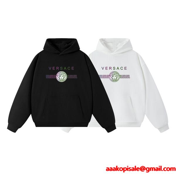 数量限定 高級 おすすめ ブラック × ホワイト パーカー ヴェルサーチ VERSACE コピー 2025秋冬定番 