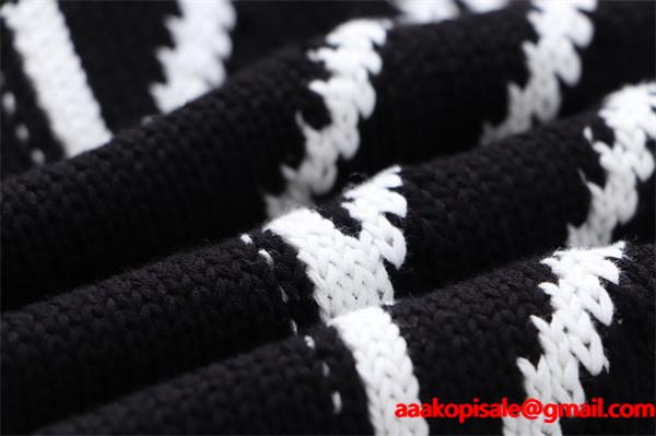 ブラック × ホワイト セーター オフホワイト Off-White スーパーコピー 2025秋冬 限定入手 デザイン性豊か 秋冬コーデ 