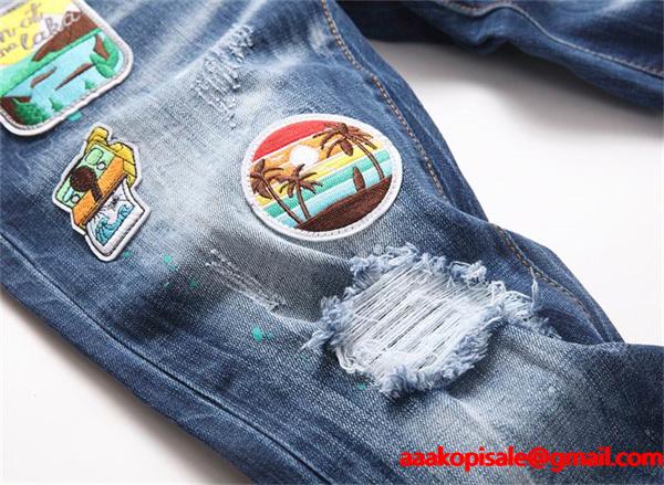 ライトブルー カラフルバッジ ダメージ デニムパンツ ディースクエアード DSQUARED2 偽物 秋冬 ポップで活気ある 人気