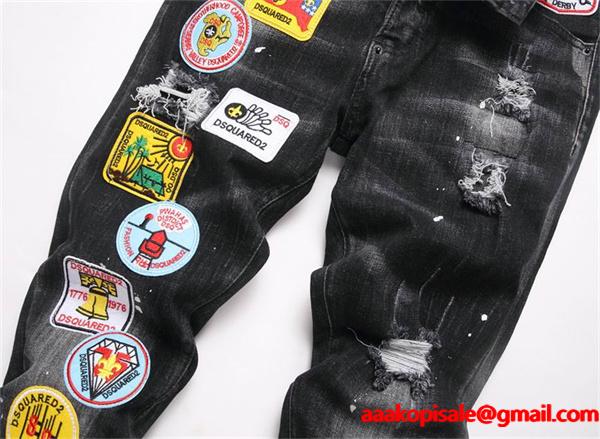  ディースクエアード ブラック 多種バッジ ダメージ デニムパンツ DSQUARED2 コピー 秋冬 ボリューム感ある 注目