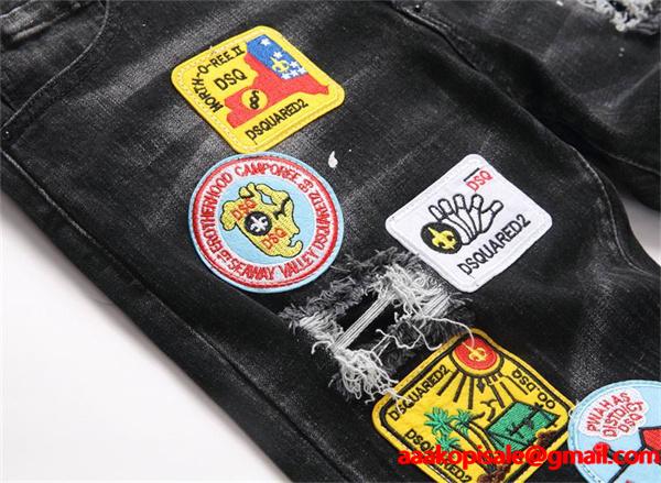  ディースクエアード ブラック 多種バッジ ダメージ デニムパンツ DSQUARED2 コピー 秋冬 ボリューム感ある 注目