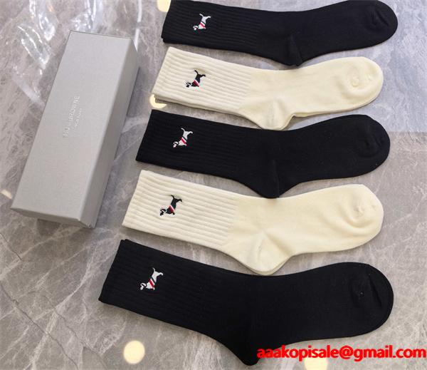 トムブラウン靴下コピーTHOM BROWNE簡単にトレンド 2025秋冬ブランド コピー 激安(日本最大級)