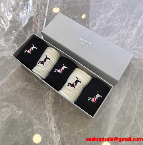 トムブラウン靴下コピーTHOM BROWNE簡単にトレンド 2025秋冬ブランド コピー 激安(日本最大級)