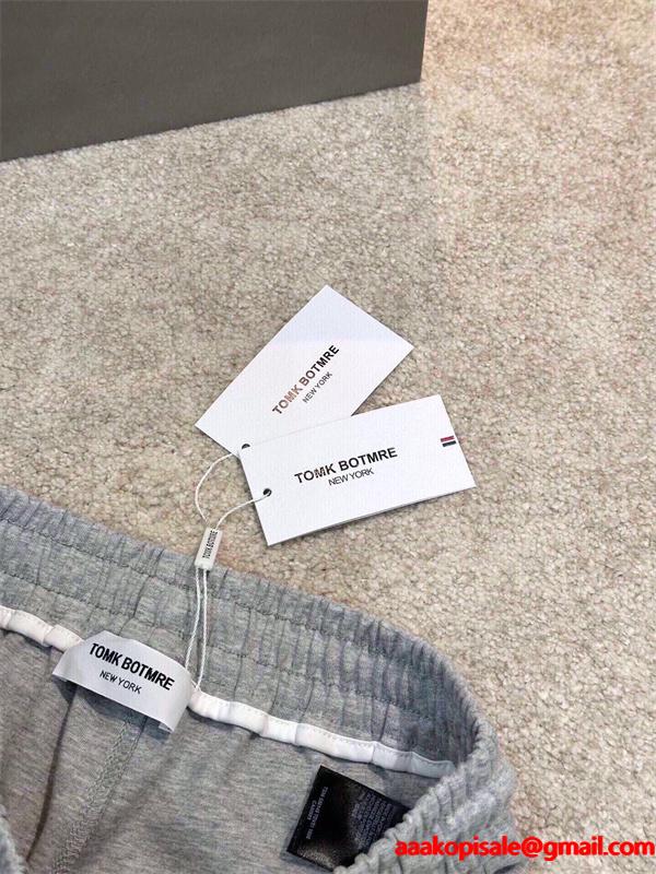 ★トムブラウンスウェットパンツコピー★2025トレンド❤THOM BROWNE新作定番グレー 通販ショッピング