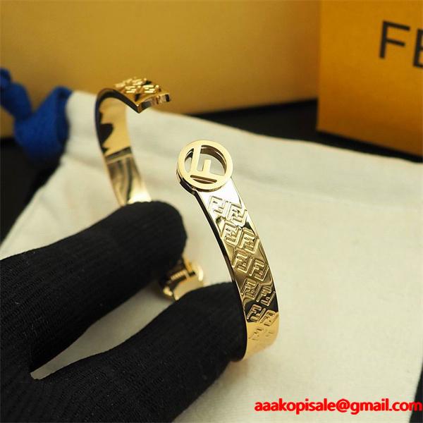 秋冬にきちんと感も漂うはスタイリング フェンディブレスレットコピー 激安(日本最大級)