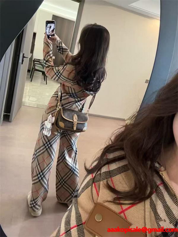 バーバリー上下着コピー最新トレンドコーデおすすめ BURBERRY 2025秋冬のファッション ブランド激安通販 専門店