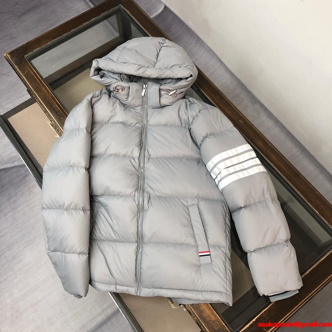 2025秋冬最新❤実用性に溢れるアイテム THOM BROWNE トムブラウン偽物 ダウンジャケット 大人のこなれ感抜群定番