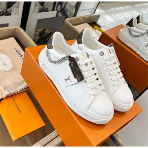 人気新作2025ルイヴィトンスニーカーコピーオシャレ男女OK履き心地快適Louis Vuittonホワイトシューズ