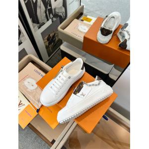 人気新作2025ルイヴィトンスニーカーコピーオシャレ男女OK履き心地快適Louis Vuittonホワイトシューズ