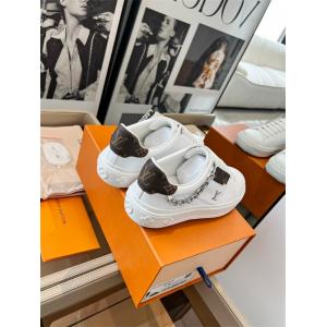 人気新作2025ルイヴィトンスニーカーコピーオシャレ男女OK履き心地快適Louis Vuittonホワイトシューズ