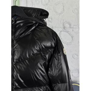 2025秋冬新作 極上光沢ブラック 軽量・極暖 モンクレール MONCLER コピー ショートダウンジャケット