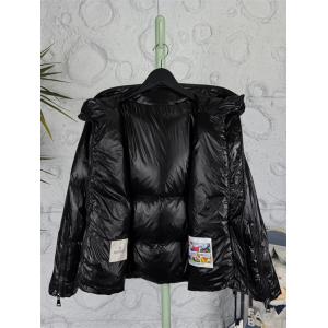 2025秋冬新作 極上光沢ブラック 軽量・極暖 モンクレール MONCLER コピー ショートダウンジャケット