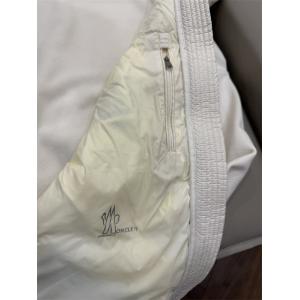 ライトダウン パーカー 軽量 撥水 ジップアップ ジャケット モンクレール MONCLER 偽物