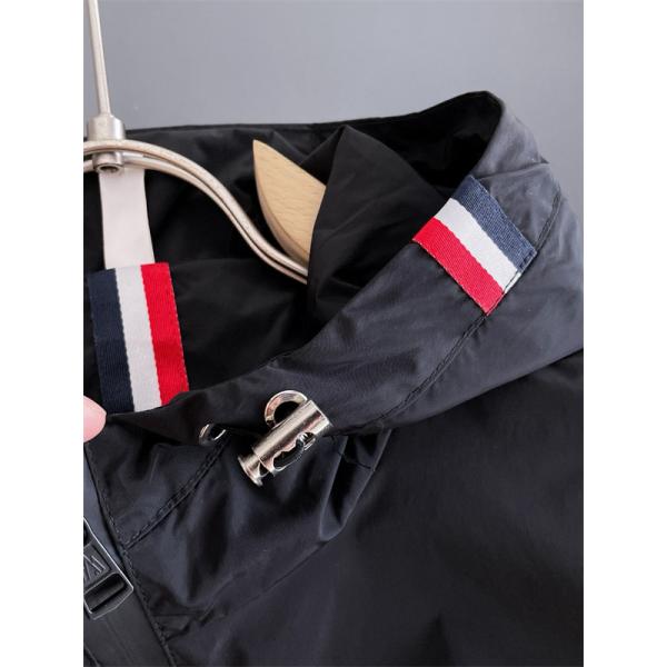 ナイロンブルゾン メンズ 軽量 撥水 モンクレール MONCLER コピー フードロゴ ウインドブレーカー