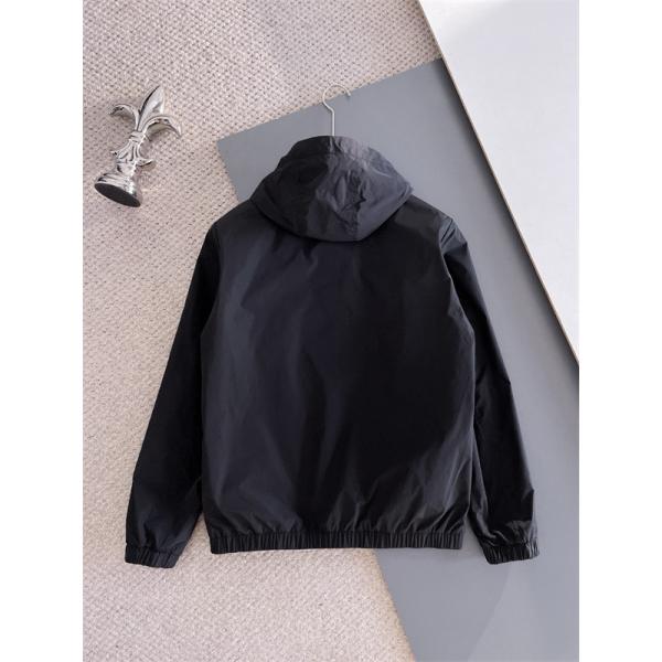 ナイロンブルゾン メンズ 軽量 撥水 モンクレール MONCLER コピー フードロゴ ウインドブレーカー