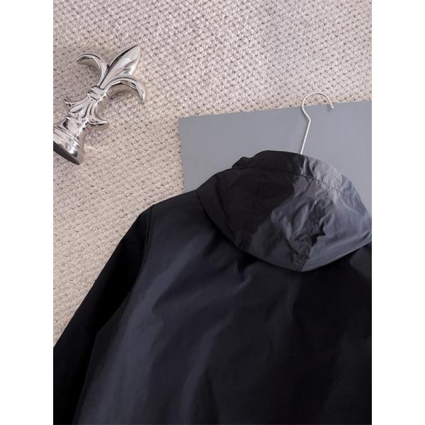 ナイロンブルゾン メンズ 軽量 撥水 モンクレール MONCLER コピー フードロゴ ウインドブレーカー