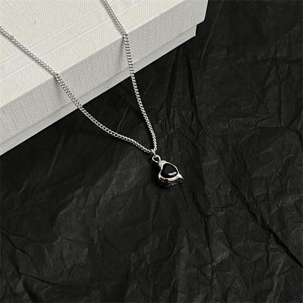 セリーヌ CELINE スーパーコピー 2025冬 ブラックハート＆トリオンフ ネックレス 季節感を出したい場合