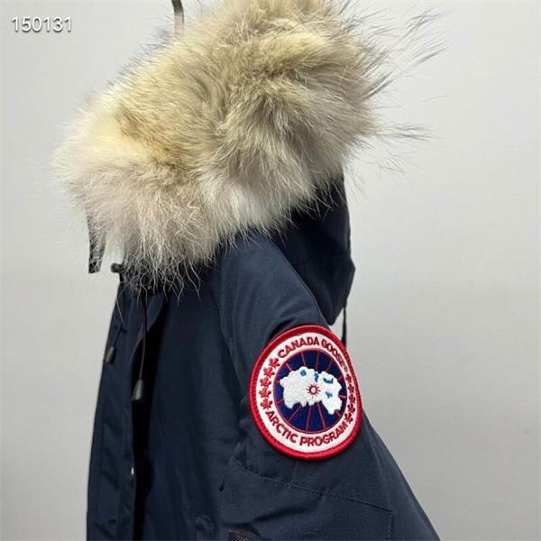 2025秋冬 ネイビー 防寒ファー付きダウンジャケット スーパーコピー カナダグース Canada Goose