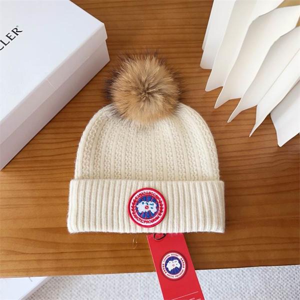 ふんわり秋冬新作 カナディアングース Canada Goose ポンポン帽子 スーパーコピー 高品質