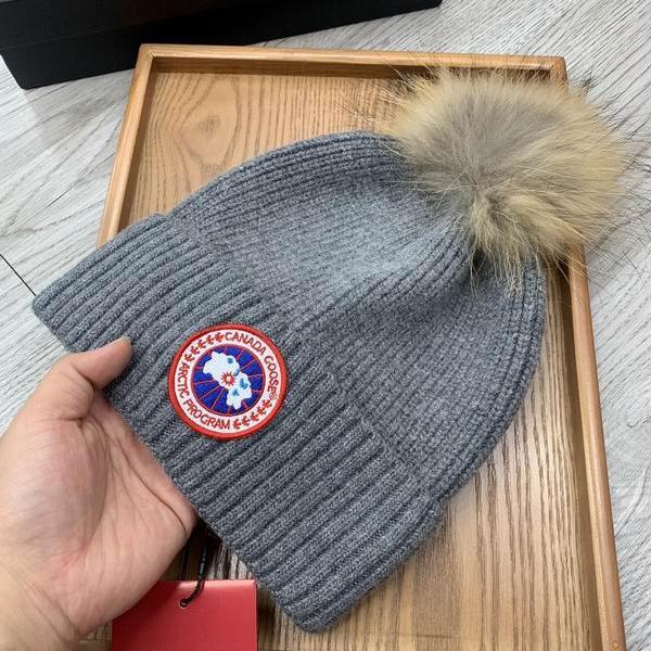 秋冬に映える上品グレー カナディアングース Canada Goose ニット帽 スーパーコピー N級