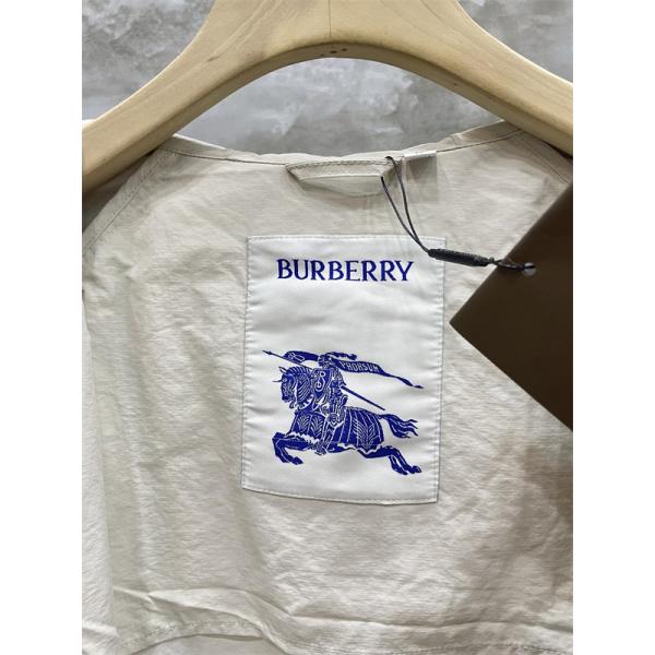 青・白・黒 3 色展開 秋冬アウトドア注目 バーバリー 偽物 ハードシェルジャケット ロゴ刺繍アクセント