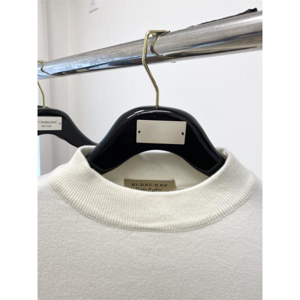 紺色ロゴパッチアクセント 2025秋冬定番愛用 Burberry バーバリー 偽物 ハイネックニット 日常使い万能