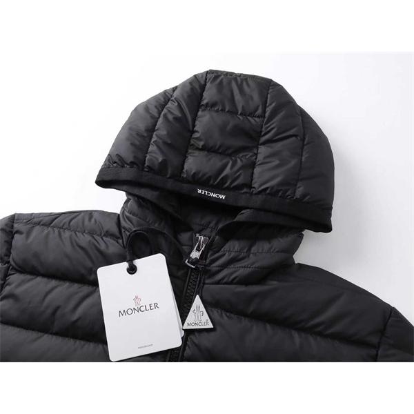 Moncler 軽量保温カーキ 軽量デザイン ハードルーフ付き モンクレール 偽物 ライトダウンジャケット