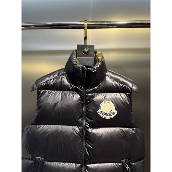Moncler 冬の息抜き ホワイト 光沢感豊富 インナーカラーアクセント モンクレール コピー ダウンベスト