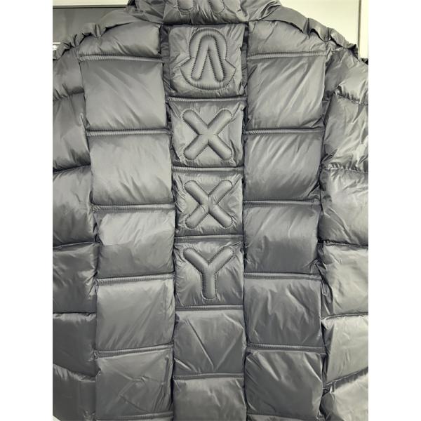 ブラック 大ロゴ ショートモデル モンクレール 偽物 ダウンジャケット 秋冬トレンドモデル Moncler 2025秋冬