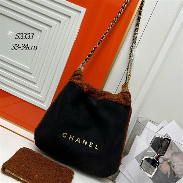 Chanel 冬のプレミアム ブラック シェルパアクセント ロゴプリント シャネル 偽物 ショルダーバッグ