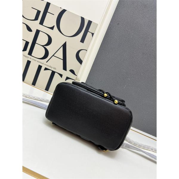  Chanel 冬の機動性 ブラック ダイヤ柄縫製 チェーンハンドル シャネル スーパーコピー リュック