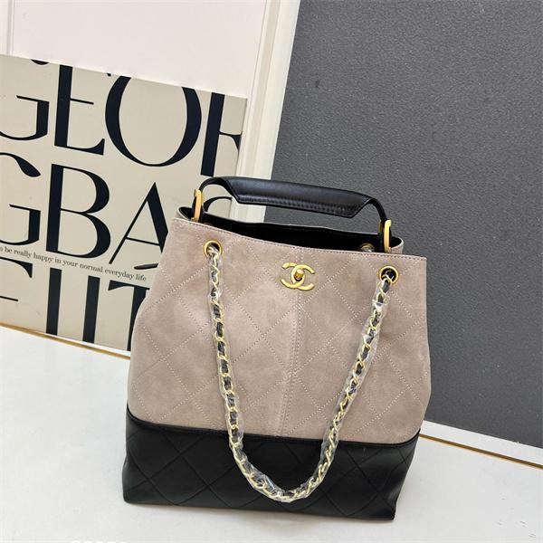 ベージュ & ブラック コントラストデザイン チェーンアクセント シャネル 偽物 トートバッグ Chanel 2025秋冬