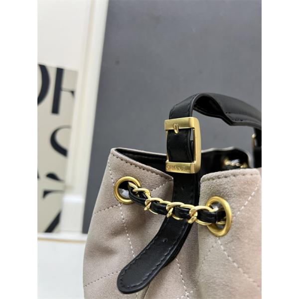 ベージュ & ブラック コントラストデザイン チェーンアクセント シャネル 偽物 トートバッグ Chanel 2025秋冬