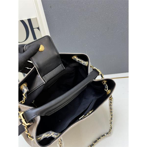 ベージュ & ブラック コントラストデザイン チェーンアクセント シャネル 偽物 トートバッグ Chanel 2025秋冬