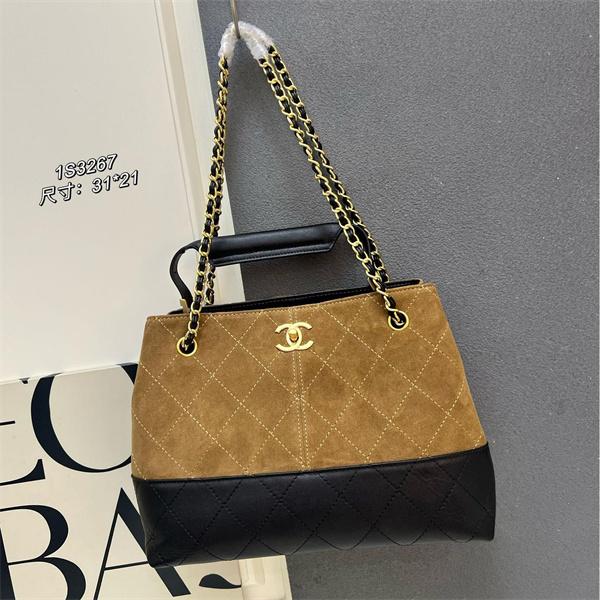 2025秋冬 ベージュ & ブラック コントラストデザイン チェーンアクセント シャネル 偽物 トートバッグ