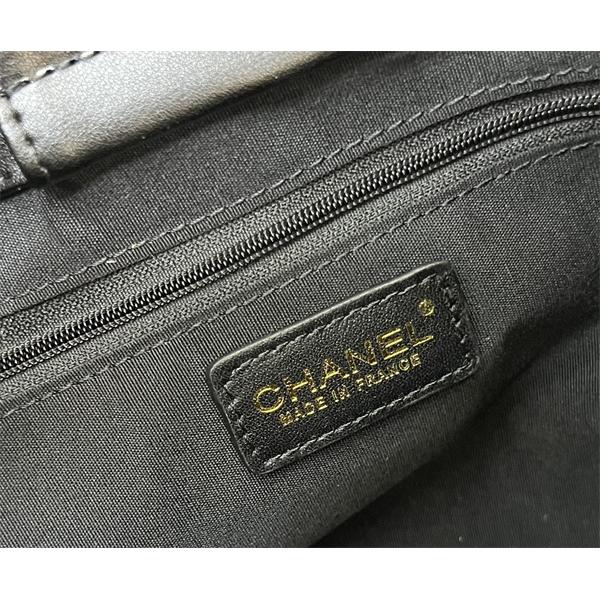 2025秋冬 ベージュ & ブラック コントラストデザイン チェーンアクセント シャネル 偽物 トートバッグ