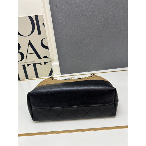 2025秋冬 ベージュ & ブラック コントラストデザイン チェーンアクセント シャネル 偽物 トートバッグ