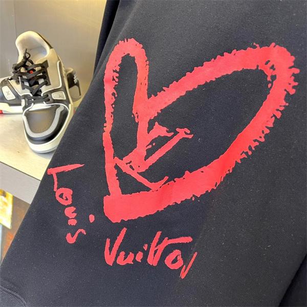 トレンド感抜群 おしゃれデザイン Louis Vuitton ルイヴィトン 偽物 ハート ロゴ パーカー ホワイト 