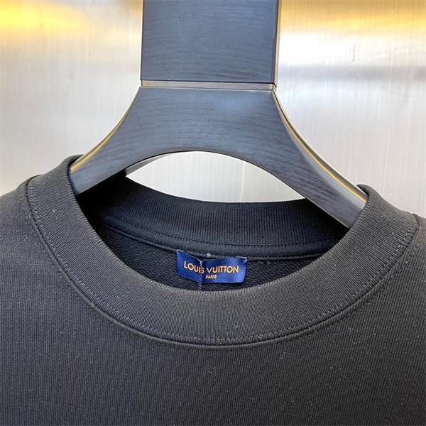 トレンド感抜群 おしゃれデザイン Louis Vuitton ルイヴィトン 偽物 ハート ロゴ パーカー ホワイト 