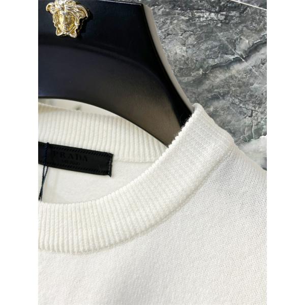 人気 ホワイト Prada プラダ ブラック トライアングルロゴ 売れ筋 上品  偽物 ニットセーター