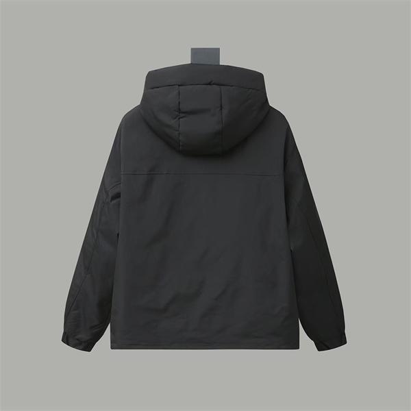 冬新作 ホワイト マルチポケットデザイン 機能的 防水 Prada プラダ コピー ダウンジャケット