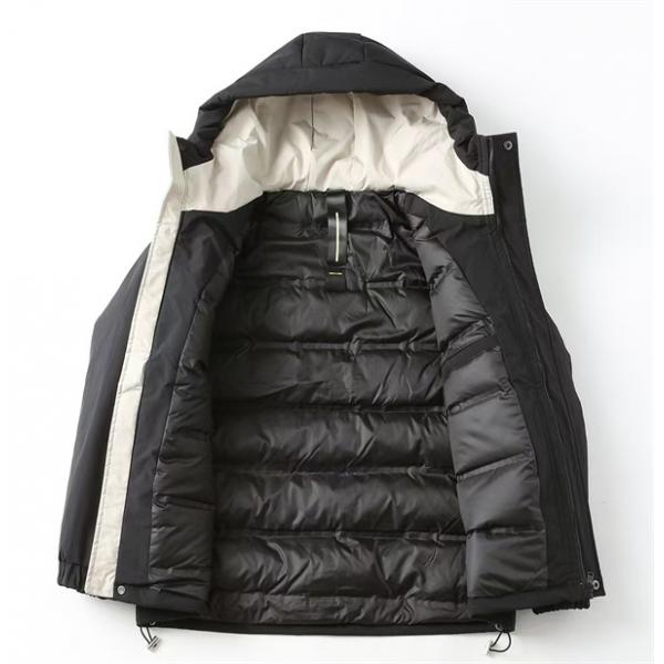 冬新作 ホワイト マルチポケットデザイン 機能的 防水 Prada プラダ コピー ダウンジャケット