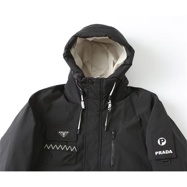 冬新作 ホワイト マルチポケットデザイン 機能的 防水 Prada プラダ コピー ダウンジャケット